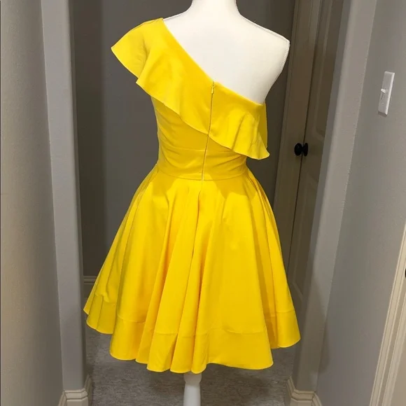 Elegant Yellow One-Shoulder Mini Dress - Picture 2 of 4